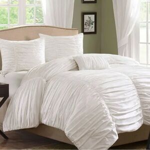 Pottery Barn White Ruched Duvet Cover King Size